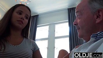 play Xnxx movie with the oldest woman in the world having sex on foot with a young man