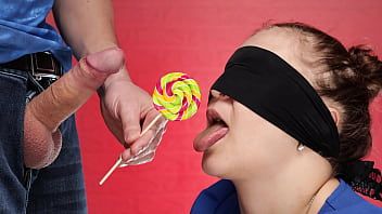 play Bendato, riceve lecca lecca e un cazzo nel collo