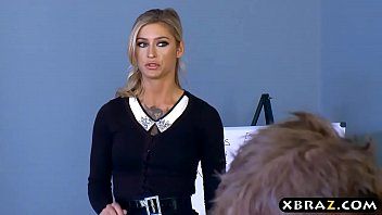 play The blonde has time to have dangerous oral sex before