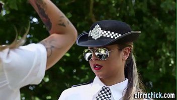 play Filmes xnxx com dois policiais chupando o pau de um milionário
