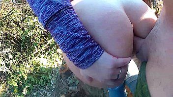play Femme française pénétrée dans le pays dans sa chatte et fixée dans son cul