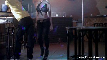 play Cherche quelqu'un pour faire du sexe oral
