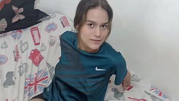 play Acaba con todo el sloboz de la piel en el coño de esta inocente mujer