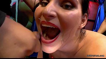 play Il me demande de faire des films xnxx avec lui chez moi
