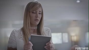 play Ta wysoka mamuśka z dużym biustem i wspaniałymi pośladkami nie ma stresu podczas chodzenia
