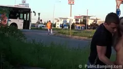 play Orgia de quarentena: linda garota loira fode entregadores na esquina