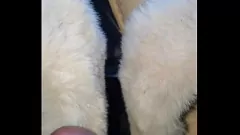 La mecánica grasosa dispara la carga después de encontrar una zapatilla sucia en el camión del cliente