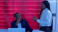 play Busty African Babe reitet großen schwarzen Schwanz im Büro