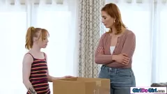 play Mijn stiefmoeder en ik hadden een onverwachte lesbische ontmoeting